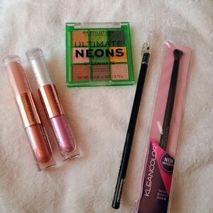 Revolution Ultimate Neons Green Haze Eyeshadow Palette